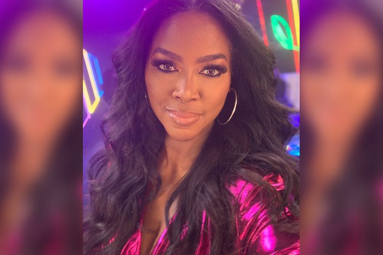 'RHOA' star Kenya Moore shares images of car accident at her home (videos)