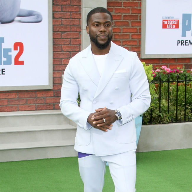 Kevin Hart is teaching daughter Heaven how to drive (photo)