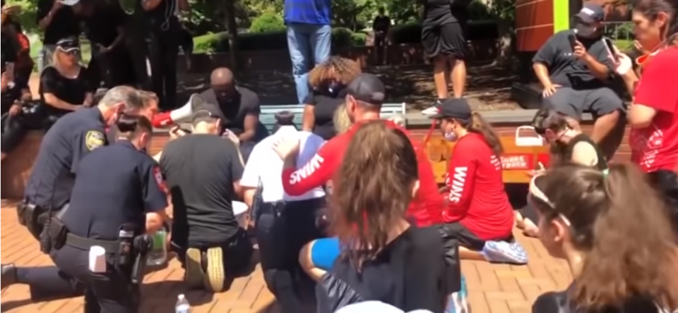 Cops and White residents wash feet of Blacks and plead for forgiveness (video)