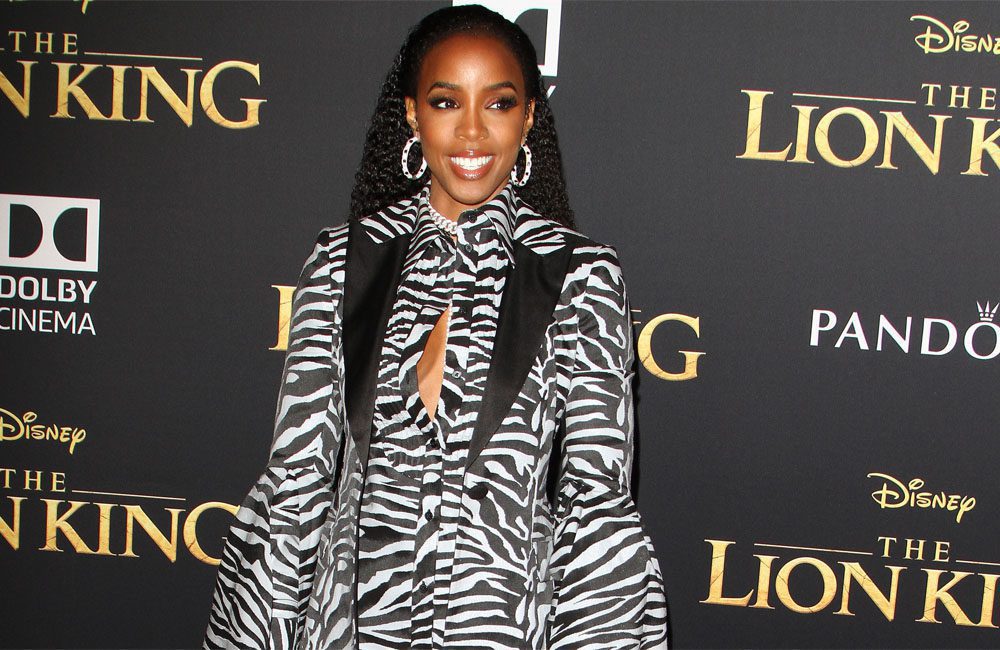 Kelly Rowland defends Chris Brown after he was booed at American Music Awards