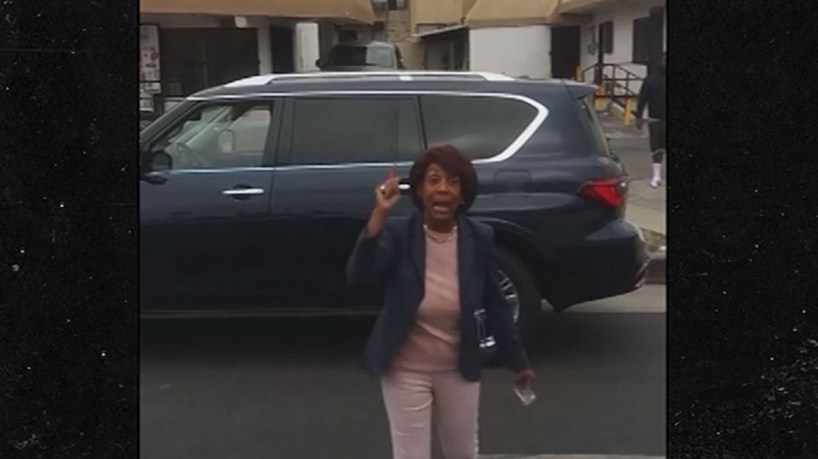 Rep. Maxine Waters gets out of car to monitor police stop (video)