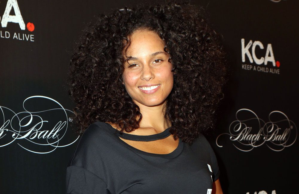 Alicia Keys curly. Алиша киз с мамой. Alicia Keys кудрявая ванильная фотосессия. Alicia Keys Fallin. Curl keys