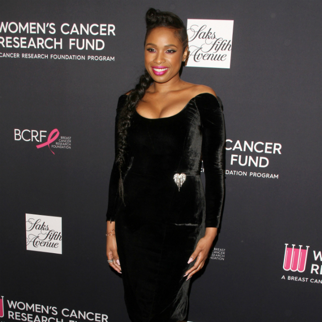 Jennifer Hudson helps 2K Chicago youngsters with school supplies (photo)