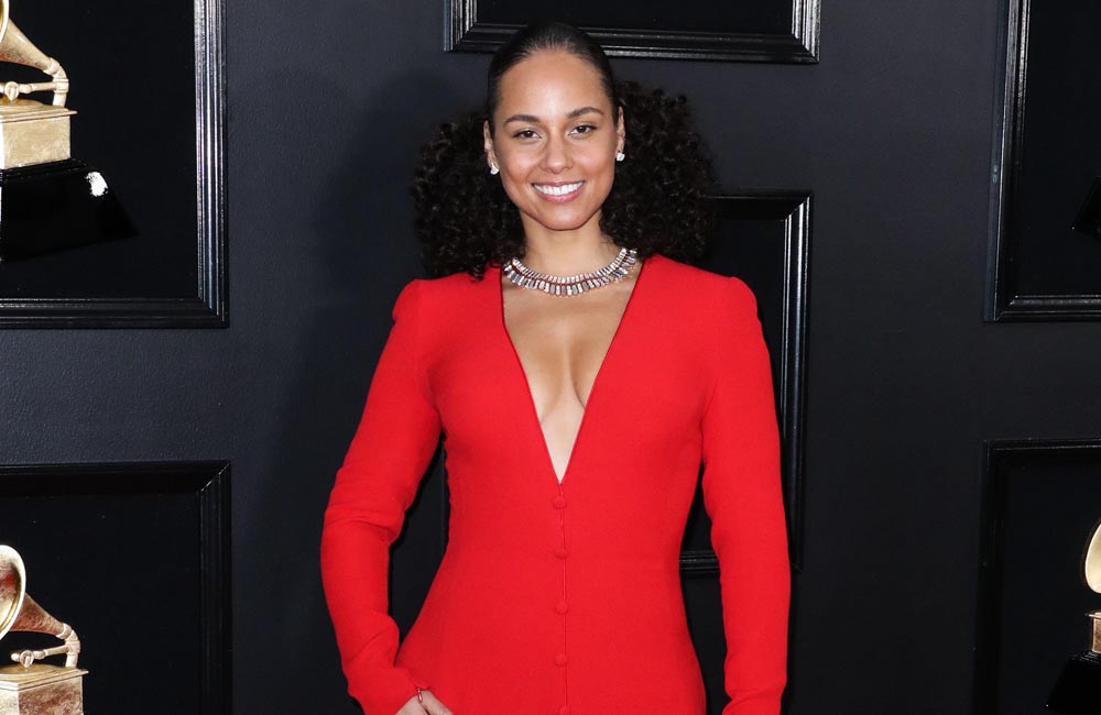 Alicia Keys' son calls her out for wearing nipple pasties onstage (video)