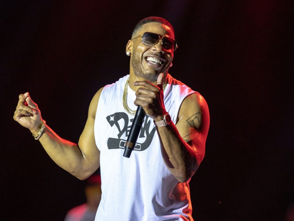 'R. Nelly?' Rapper bashed anew after video shows him serenading young girls