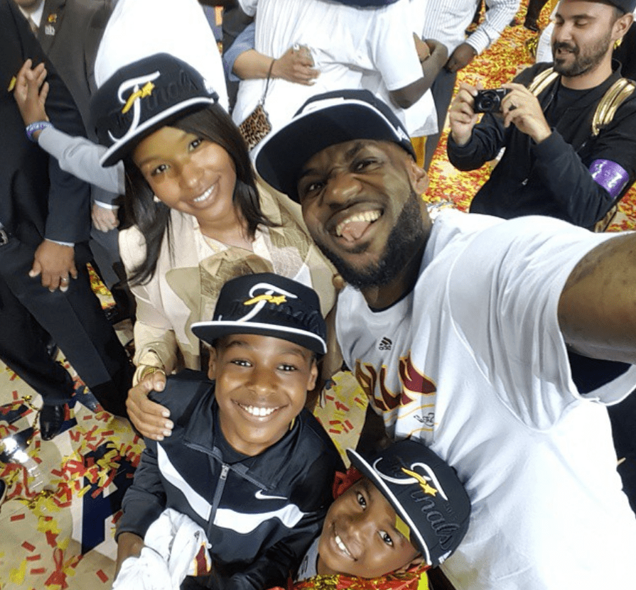 LeBron sings happy birthday to wife; Adele, Chris Paul, others attend (videos)