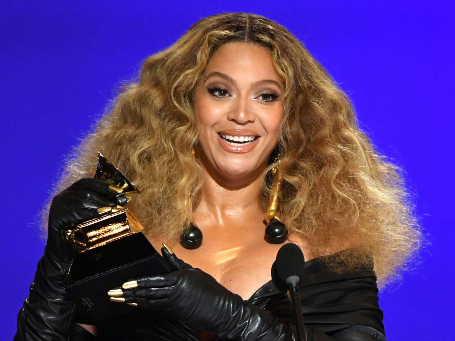 Beyoncé pens touching message to her 'beloved queen' Tina Turner