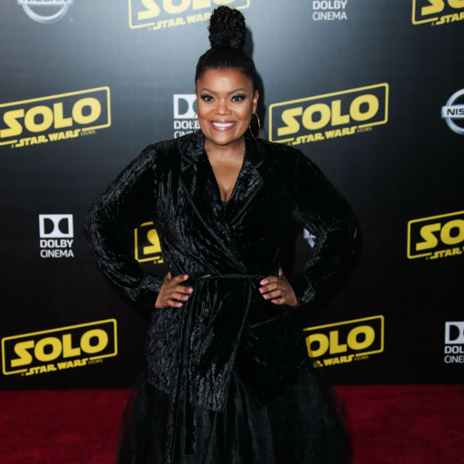 Yvette Nicole Brown mourning the death of her mother (photo)