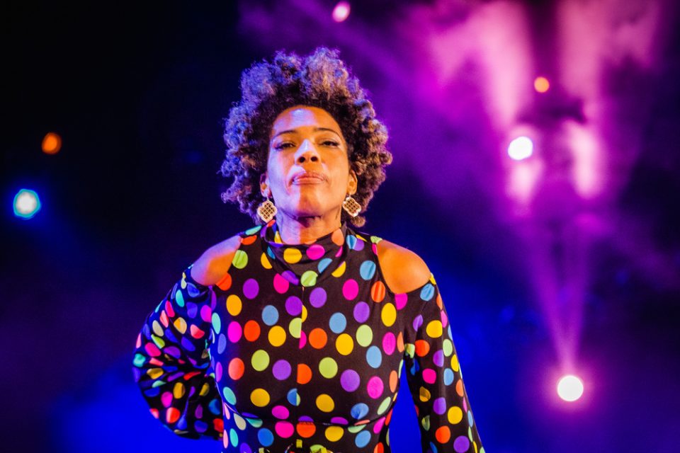 Macy Gray releasing new sneakers to support victims of police brutality (video)