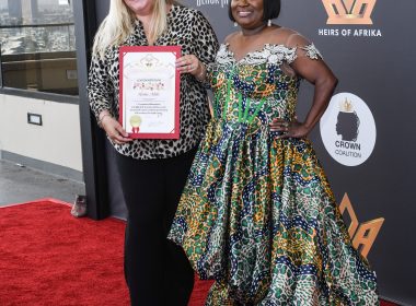 Hallmark Mahogany VP Alexis Kerr receives 'Lionheart Business Award' at IWOP