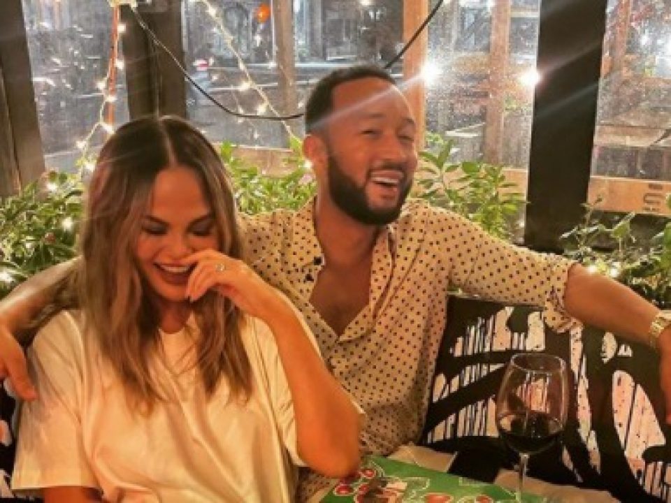 Chrissy Teigen gives 1st glimpse of newborn (photo)