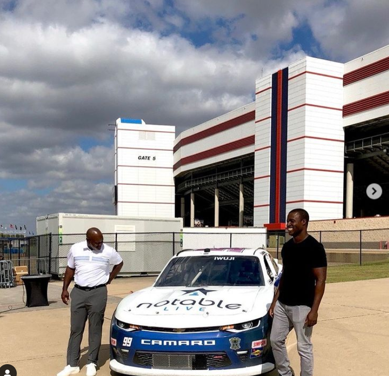 Emmitt Smith partners to become co-owner of Black Nascar team