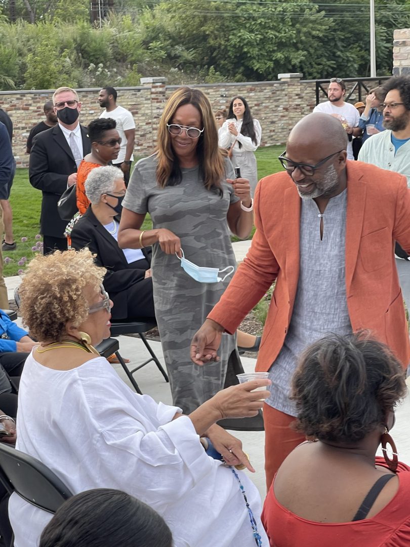 Artist Theaster Gates leads rebuilding project for Chicago's Kenwood Gardens