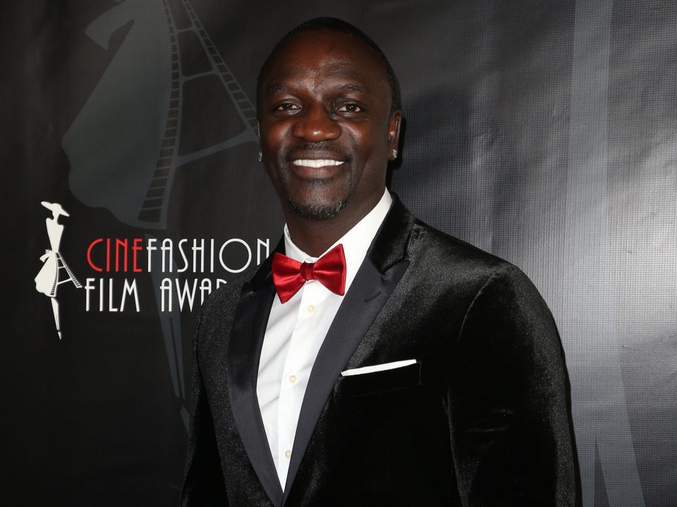Akon says the rich and famous have more 'issues' than the poor
