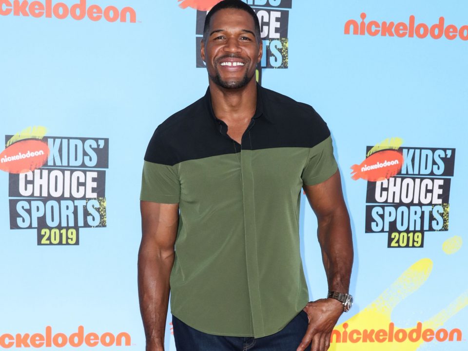 Michael Strahan becomes 1st news reporter to visit space