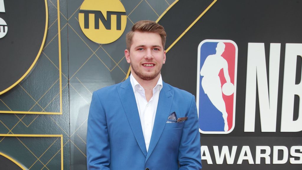 It's difficult to deal with Luka Dončić when he's rolling. He's always thinking two frames ahead. (Rich Fury/Getty Images)