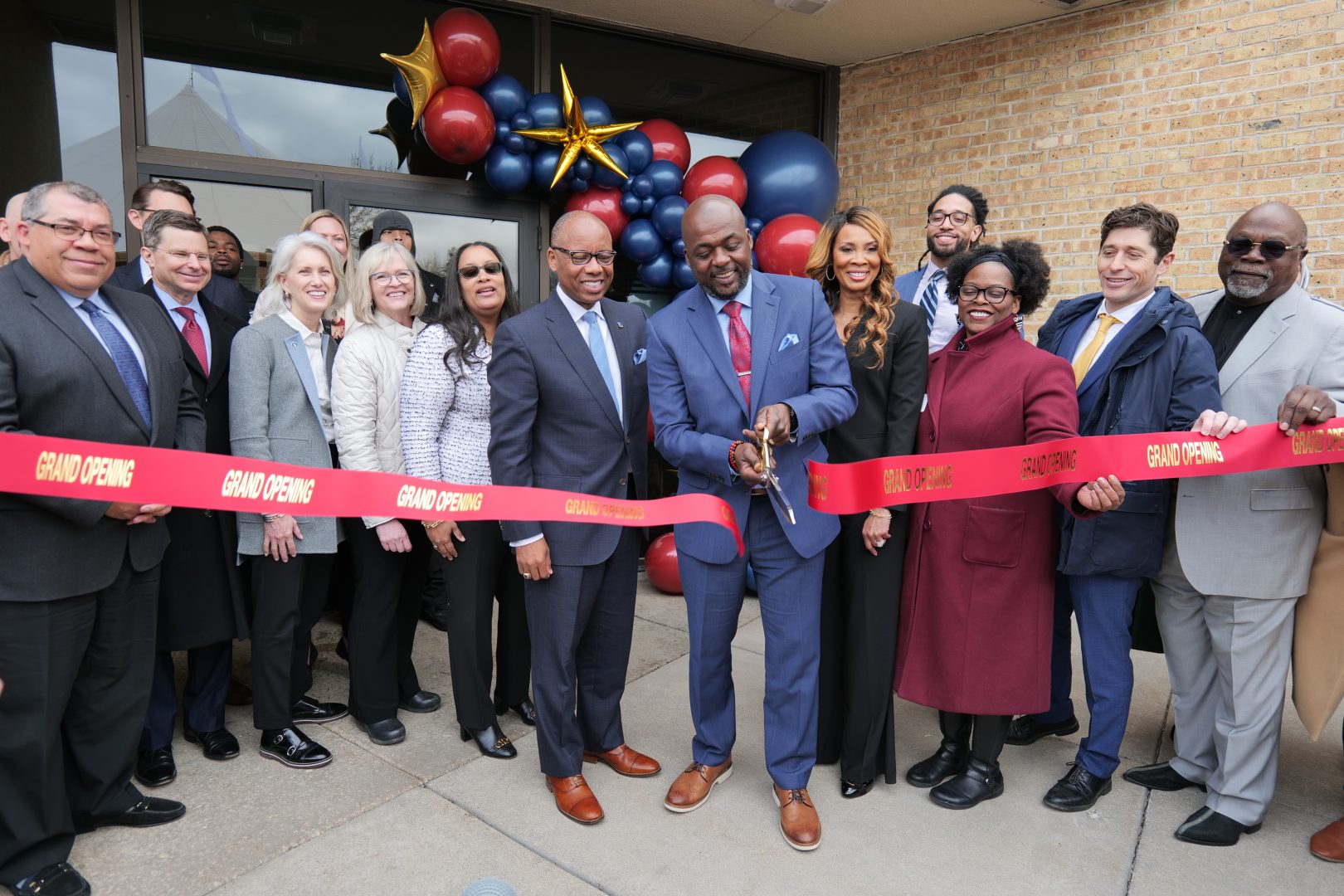 First Independence Bank holds grand opening in Minnesota