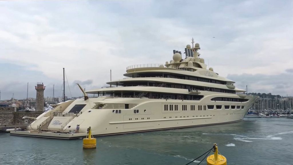 Russian super yacht 'Dilbar' banned to leave Hamburg port due to sanctions. (Zenger).