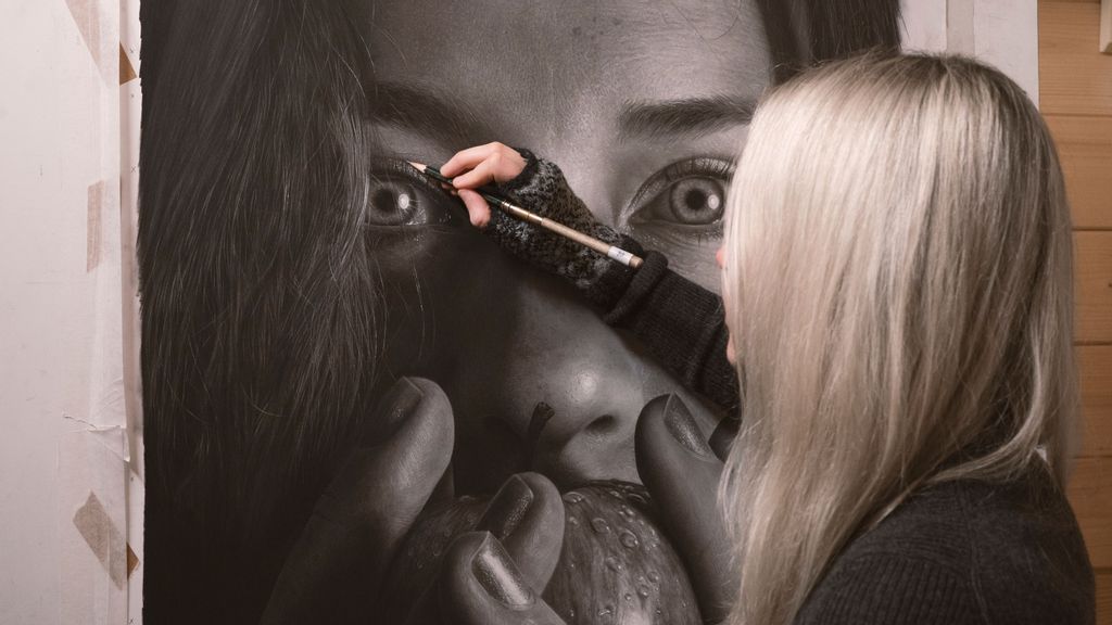 The stunning hyper-realistic pencil drawings that can take up 100 hours to complete - but the artist Emma Towers-Evans insists anyone can master the skill if they put in the practice. (Emma Towers-Evans/Zenger)