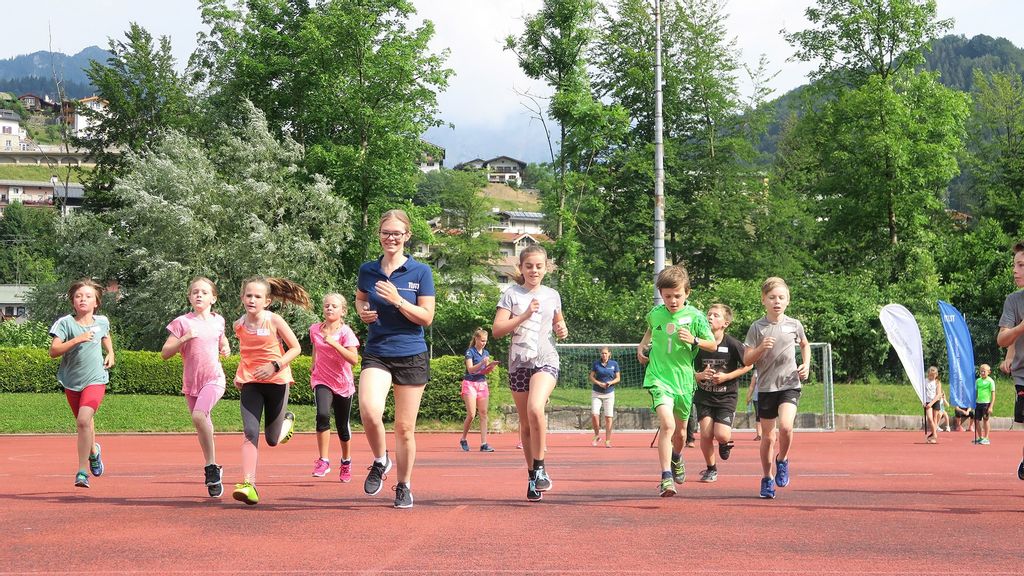 Physically fit primary school pupils can concentrate better, as confirmed by a major study conducted by a team at the TU Munich Department of Sport and Health Sciences together with schools in Bavaria's Berchtesgadener Land district. (LRA BGL/Zenger)