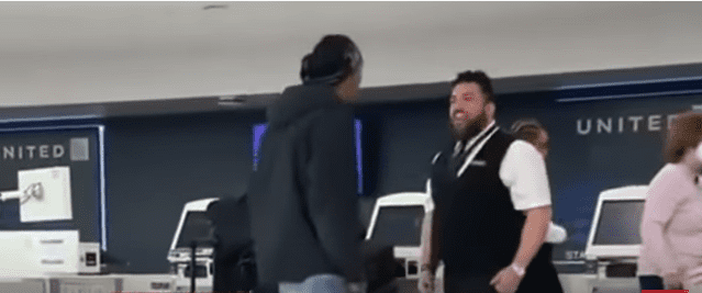 Former NFL player knocks out violent United Airlines employee (video)