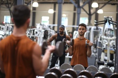 Gabriel Carvalho works out without a face mask a Fitness SF gym on October 15, 2021 in San Francisco, California. (Photo by Justin Sullivan/Getty Images)