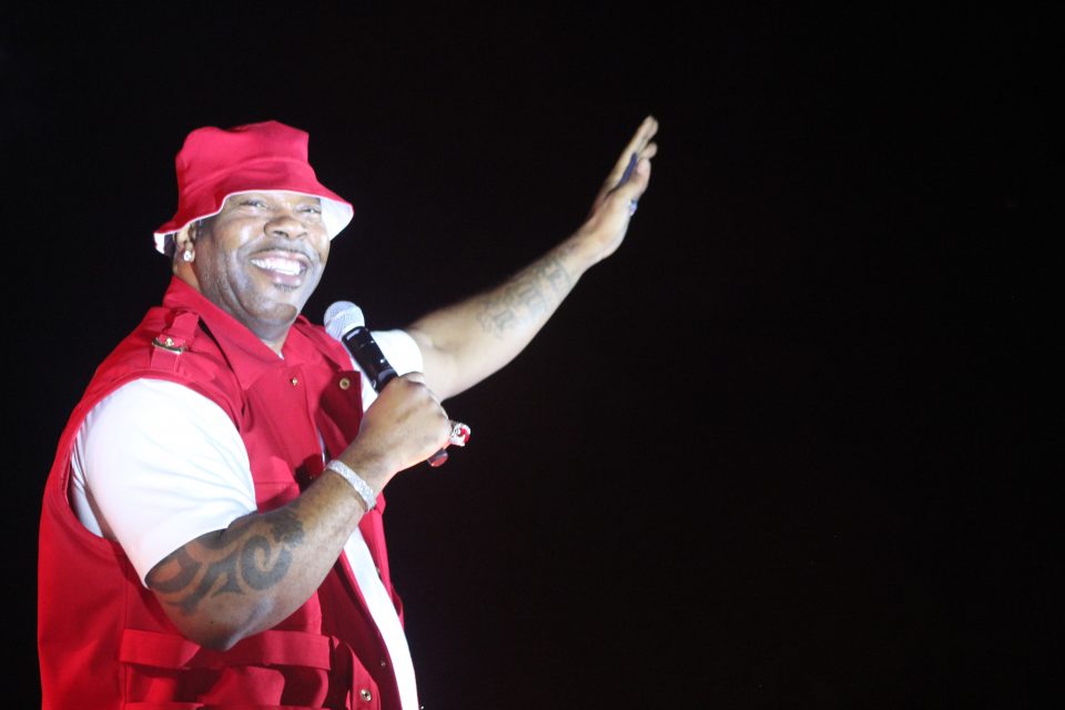 Busta Rhymes throws drink on woman who touched him inappropriately (video)