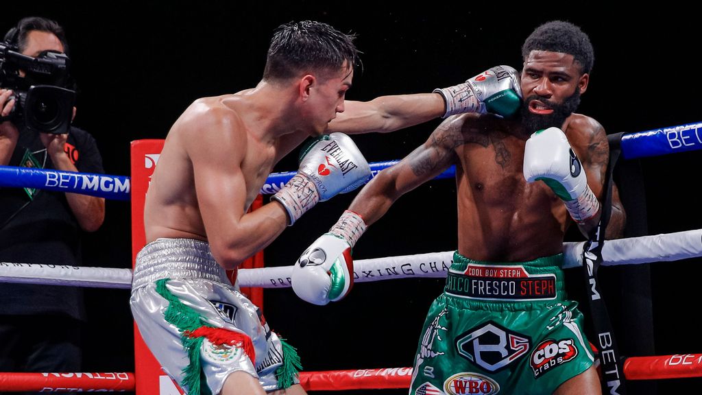 Stephen Fulton (right) earned a tough majority decision over Brandon Figueroa (left) in November, adding the latter's WBC-122-pound title to his WBO version. Fulton battles former champion Daniel Roman on Saturday. (Esther Lin/Showtime)