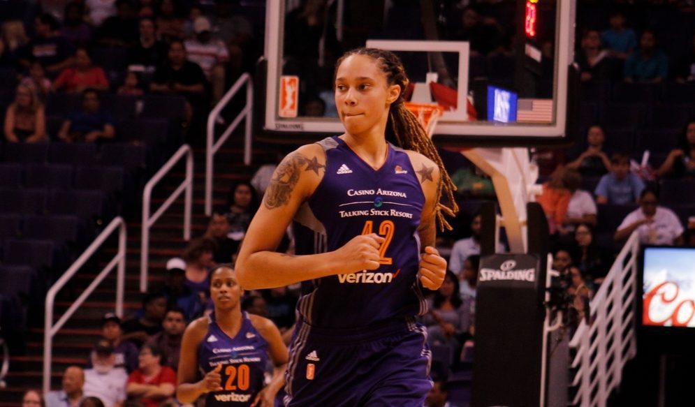 Brittney Griner confronted at airport about her patriotism (video)
