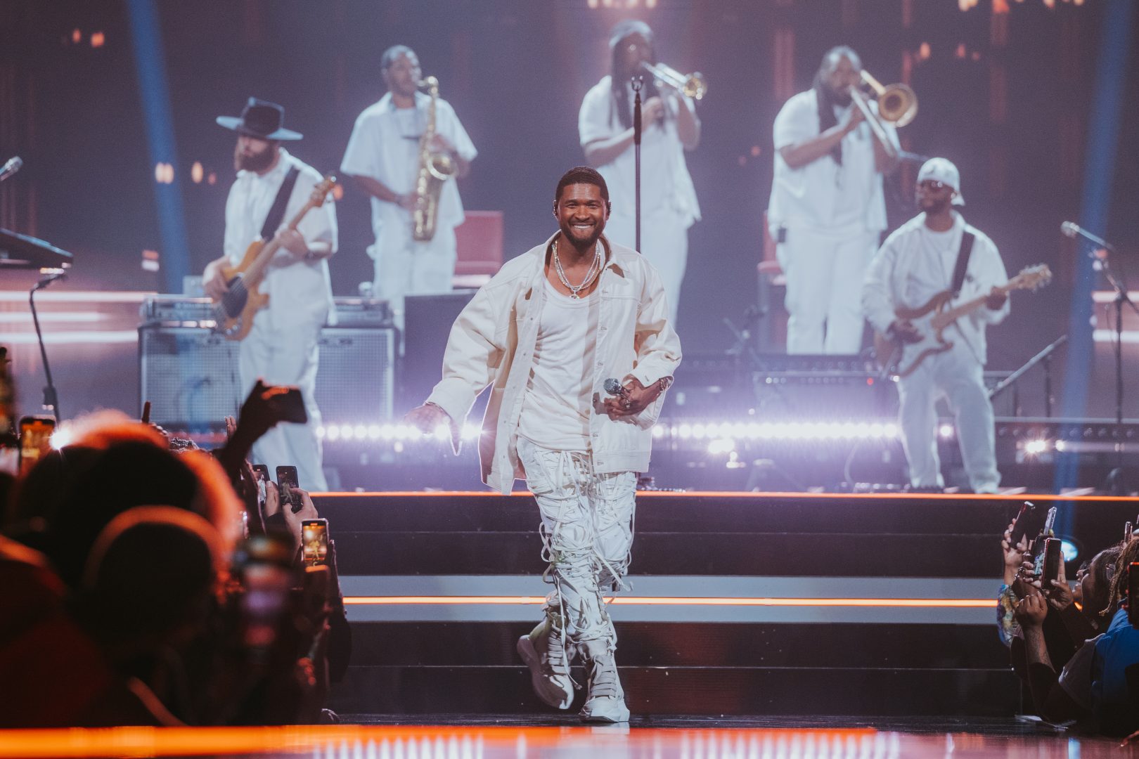 Usher headlines 2022 Beloved Benefit, helps raise 6.3M for charity