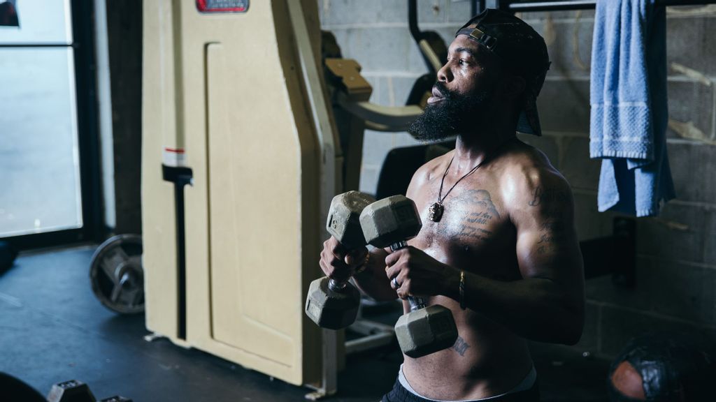 Gary Russell Jr. gets in a workout while rehabbing an injured shoulder. (Amanda Westcott/Showtime)