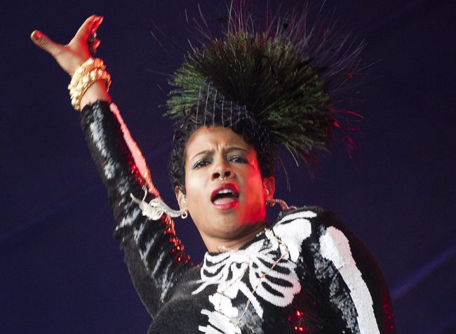 Kelis says Beyoncé 'has no soul,' then responds to intense backlash (video)