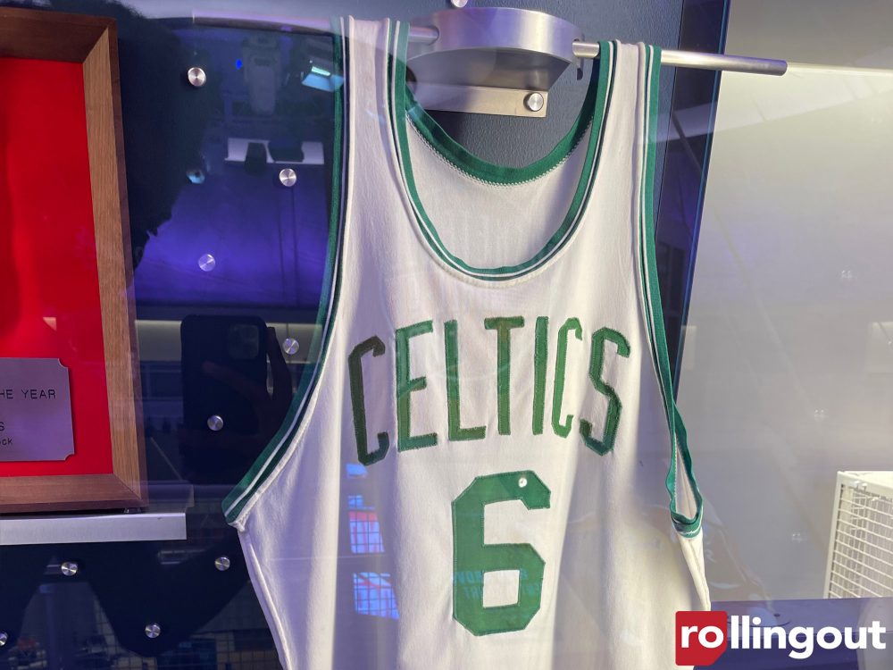 Bill Russell becomes 1st player to have jersey retired throughout the NBA