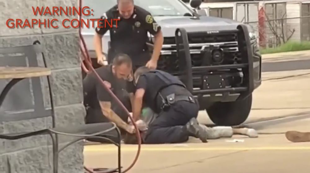 Viral clip shows 3 Arkansas policemen viciously beating a man (video)
