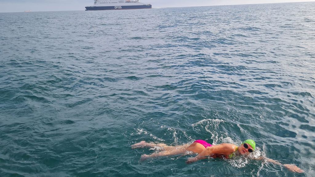 Paula Craig swimming in the English Channel on August 4, 2022. Craig became the first person with complete spinal cord injury to swim the English Channel - without a wetsuit. (Aspire,SWNS/Zenger)