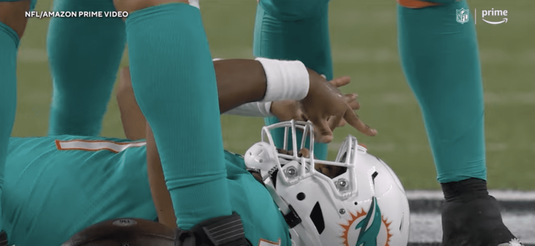 NFL quarterback suffers scary injury; many question if he should have played