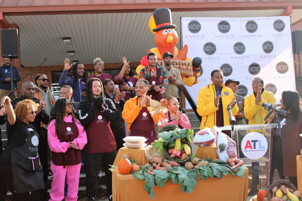 T.I., Tiny Harris and Atlanta Mayor Dickens give away turkeys (photos)