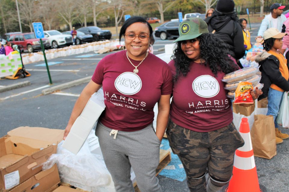 T.I., Tiny Harris and Atlanta Mayor Dickens give away turkeys (photos)