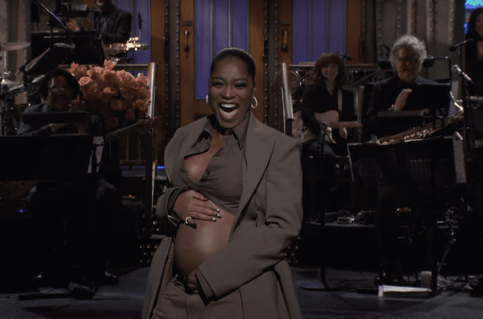 Keke Palmer shows off baby bump to kickstart 'SNL' debut