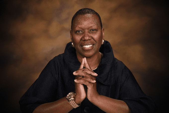 Linda J.M. Holloway makes a powerful impact with her unique teaching skills