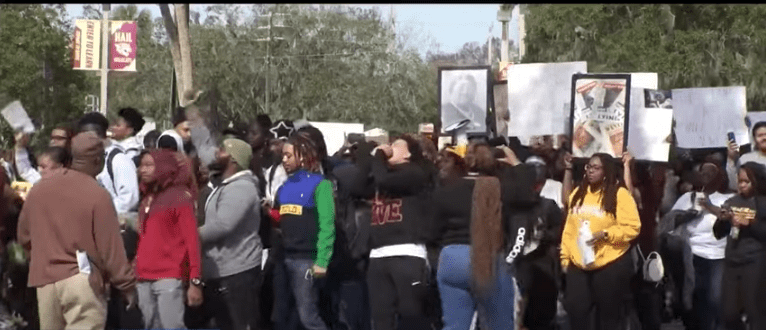 Bethune-Cookman students, driven by failed hire of Ed Reed, protest rats and roaches in dorms