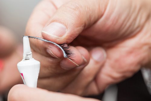 5 different ways to apply false eyelashes