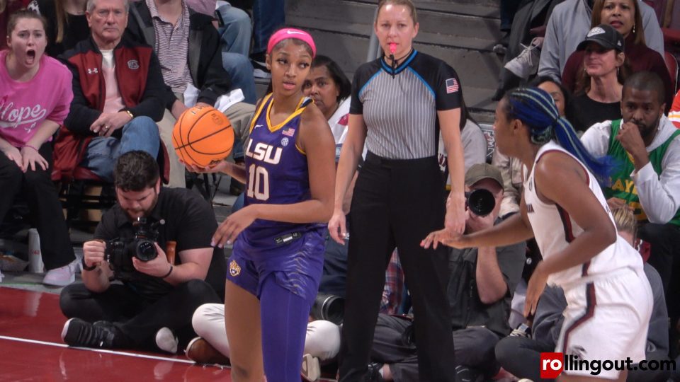 Women athletes show appreciation for LSU star Angel Reese