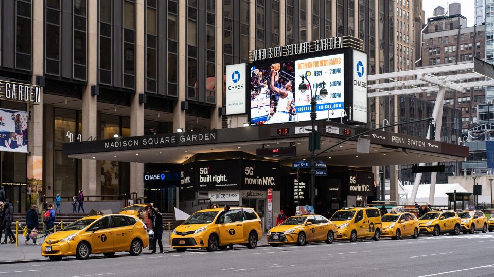 Former New York Knicks center dies at 55