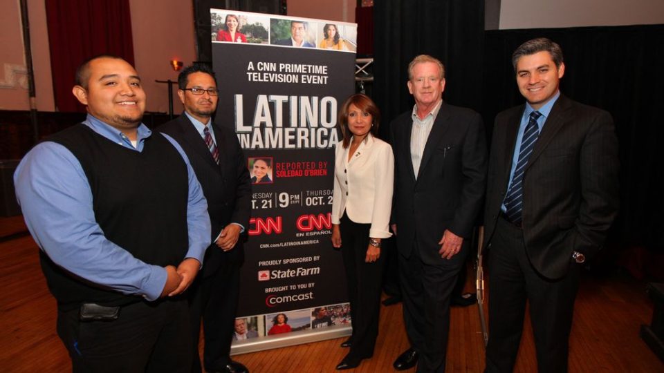 Los ex miembros de la Cámara de Comercio Hispana de Illinois, incluida la entonces directora ejecutiva, la Dra. Ana Gil García, profesora de la Universidad Northwestern de Illinois con el productor ejecutivo sénior de CNN, Mark Nelson, y el corresponsal de CNN, Jim Acosta. La Cámara de Comercio Hispana de Illinois respalda a Paul Vallas para alcalde de la ciudad de Chicago. BARRY BRECHEISEN/NEGOCIOS NOW/BALLOTPEDIA