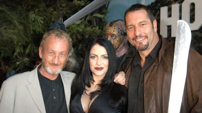 strong(L toR) Actors Robert Englund, Ivonna Cadaver (Natalie Popovich) and Ken Kirzinger pose at the wax figure unveiling and DVD release of Freddy Vs Jason at the Hollywood Wax Museum on Jan 13, 2004, in Hollywood, California. STEPHEN SHUGERMAN/GETTY IMAGES/strong