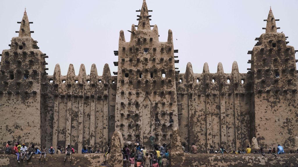 strongPeople take part in the annual rendering of the Great Mosque of Djenne in central Mali on April. 28, 2019. MICHELE CATTANI/AFP/GETTY IMAGES/strong
