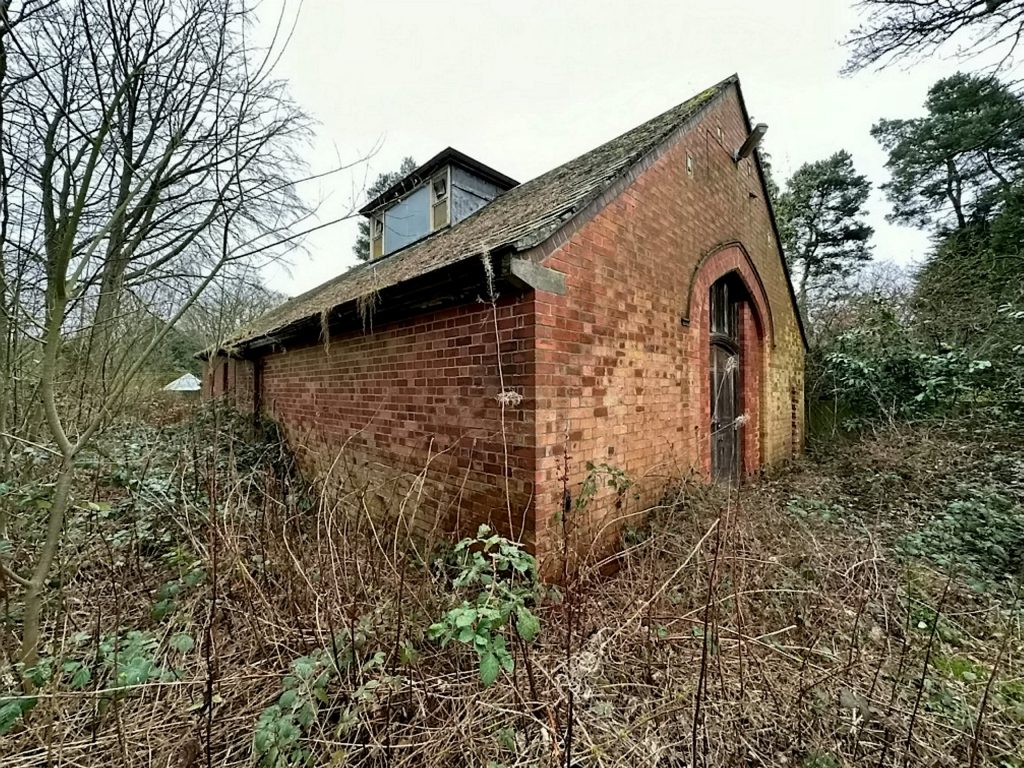 strongSpooky house hunters have the chance to snap up an eerie former morgue, and its listed with a guide price of just $68k too. JOHN PYE AUCTIONS/SWNS/strong