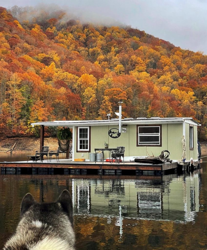 Couple saves $27K a year by moving into houseboat