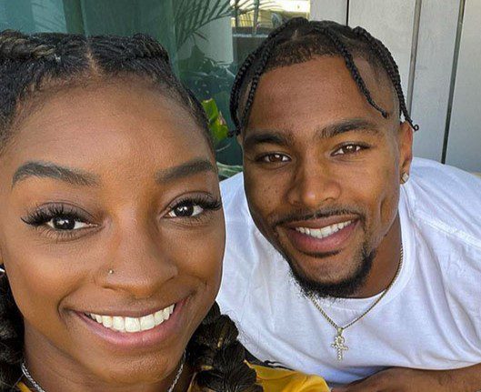 Olympian Simone Biles and NFL player Jonathan Owens tie the knot